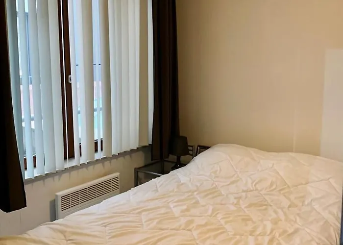 Relaxed Coastal - Steps From & Center Apartman *